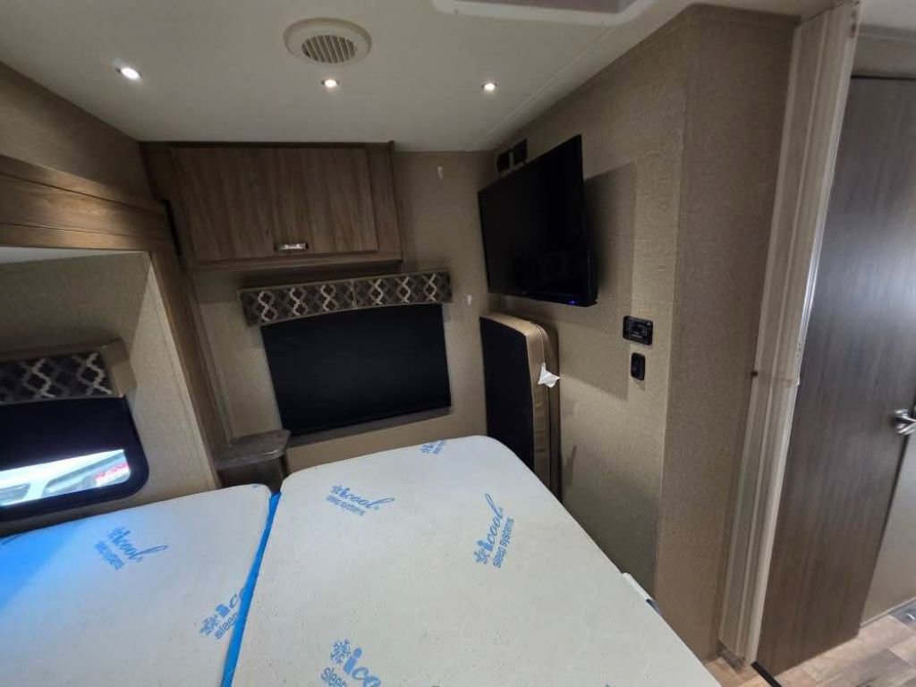 Used 2016 Mercedes-Benz Sprinter 3500 image 27