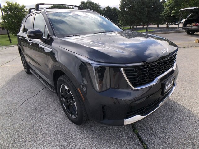 New 2025 Kia Sorento S image 1