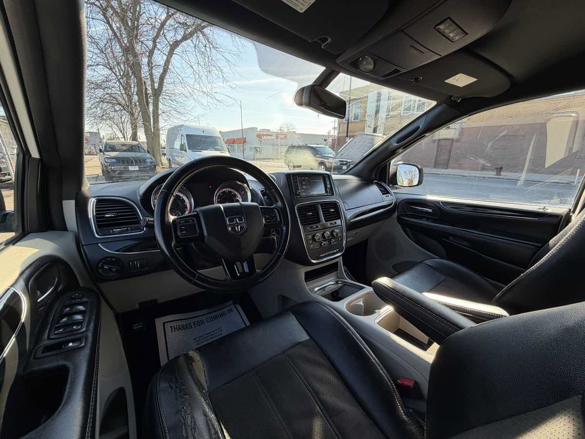Used 2019 Dodge Grand Caravan SXT FWD image 17