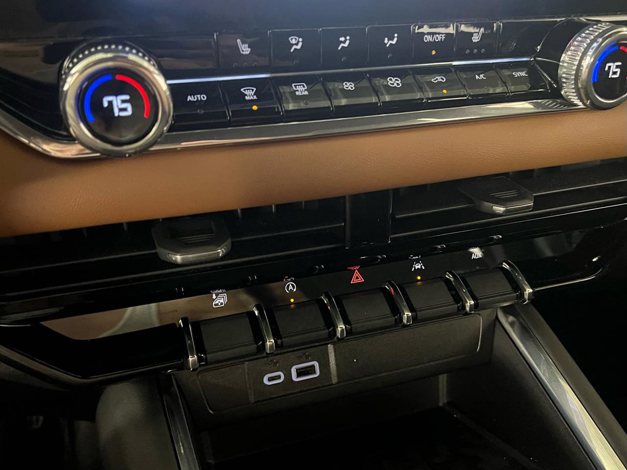 Used 2024 GMC Canyon AT4 w/ Technology Package image 24