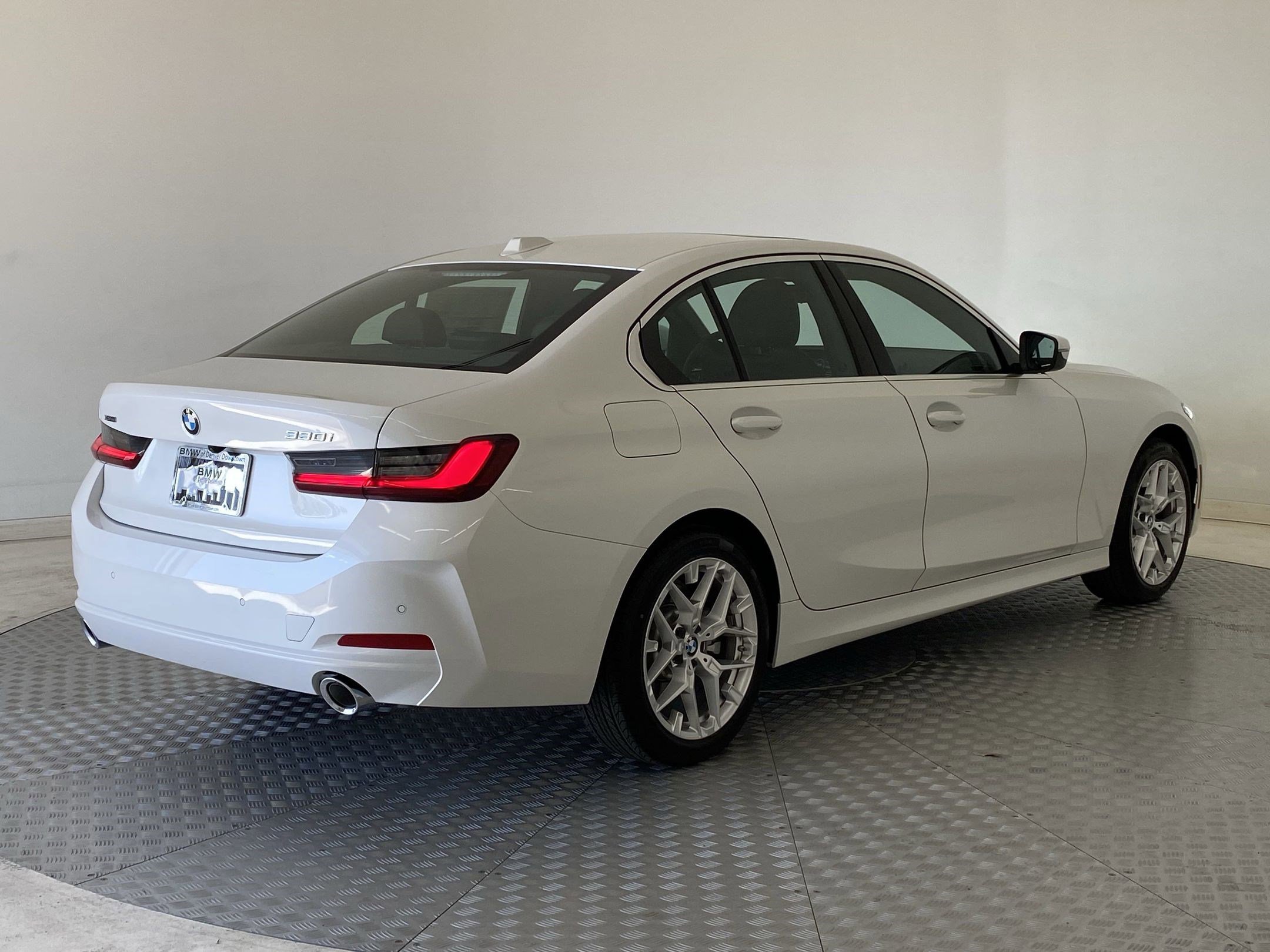 Used 2025 BMW 330i xDrive Sedan w/ Convenience Package image 8