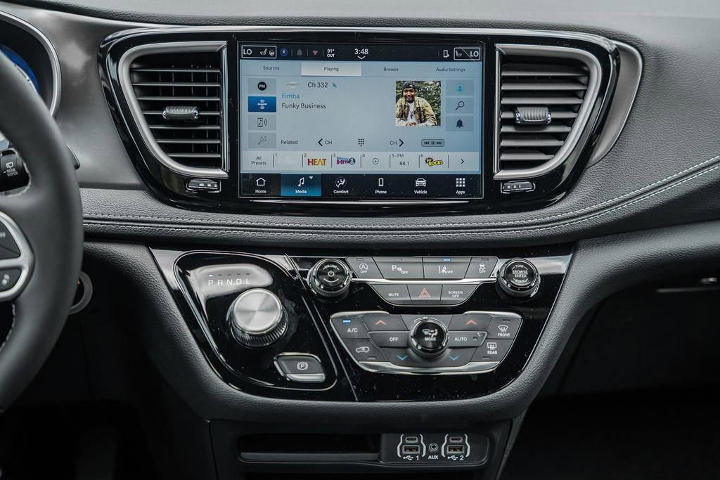 New 2025 Chrysler Pacifica Select FWD image 18