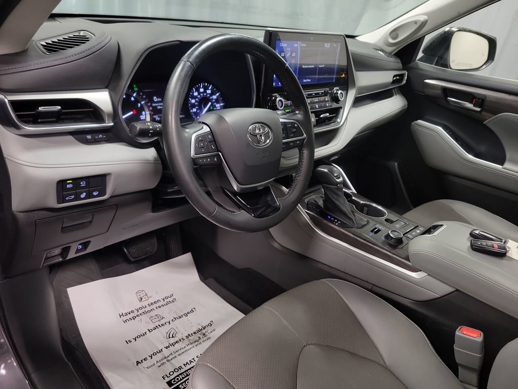 Used 2021 Toyota Highlander Platinum AWD/4WD image 16