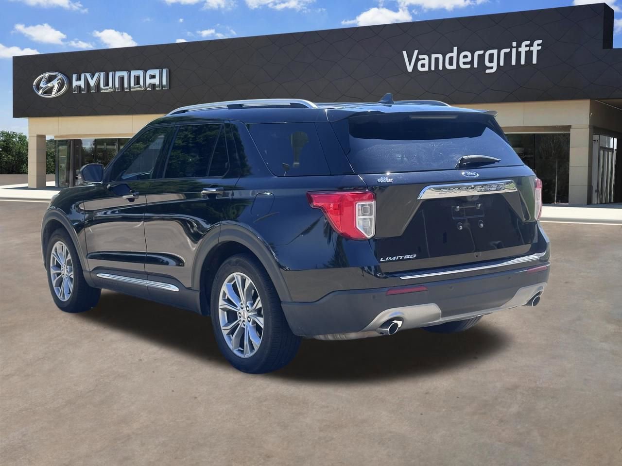 Used 2022 Ford Explorer Limited w/ Equipment Group 301A RWD image 8