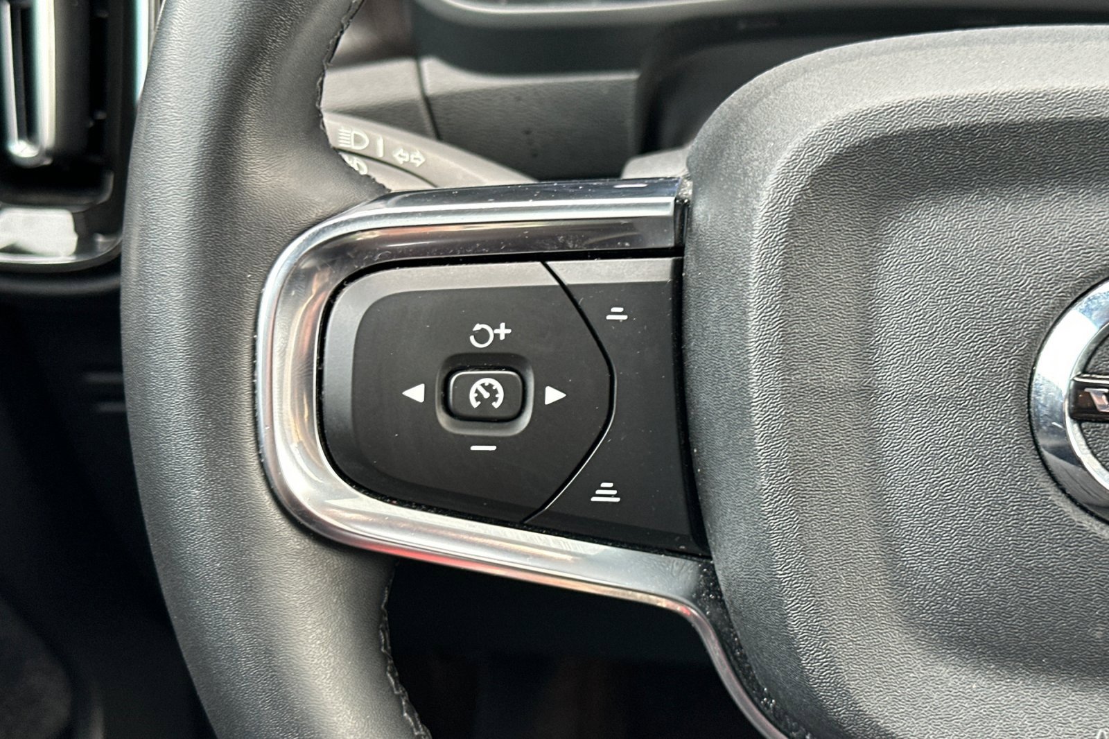 Used 2023 Volvo XC40 Recharge Plus image 26