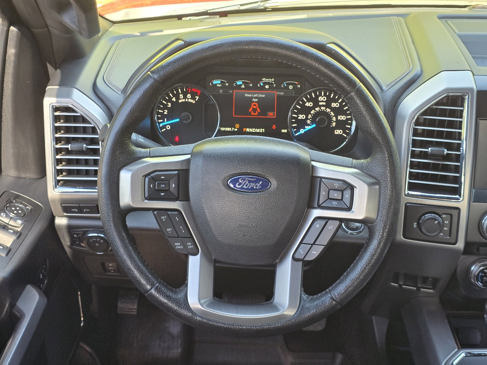 Used 2015 Ford F150 Platinum w/ Equipment Group 701A Luxury AWD/4WD image 16