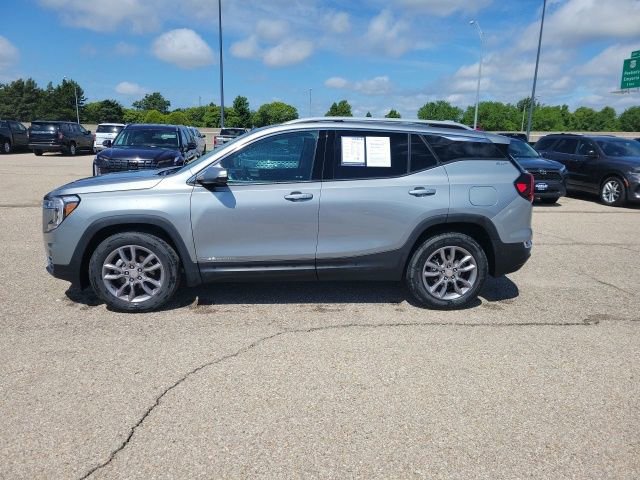 Used 2024 GMC Terrain SLT AWD/4WD image 2