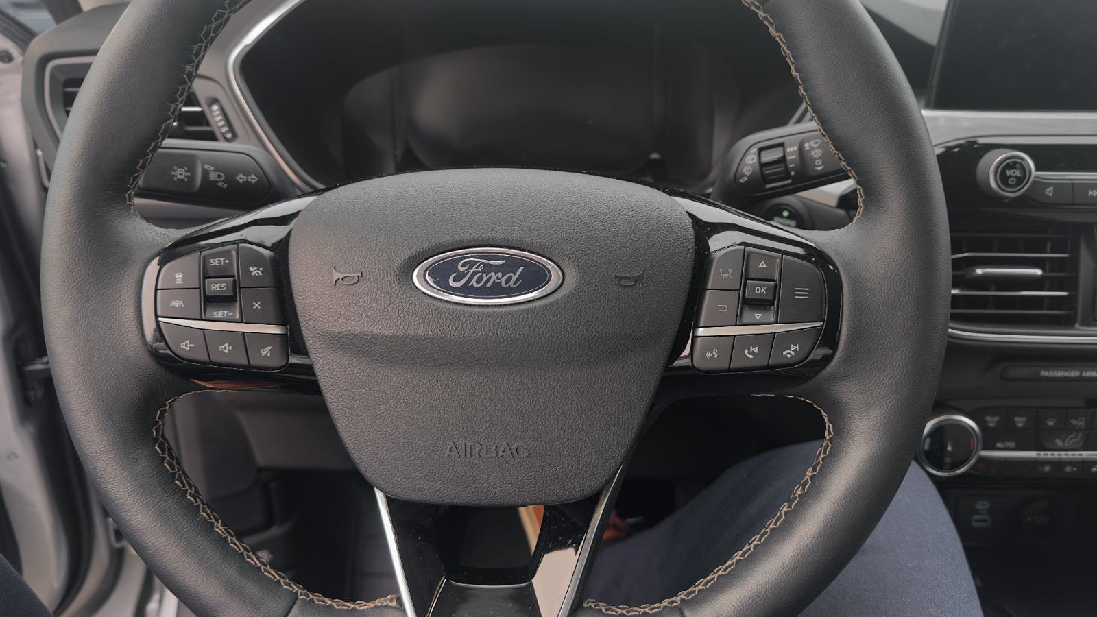 Certified 2022 Ford Escape Titanium w/ Titanium Elite Package image 18