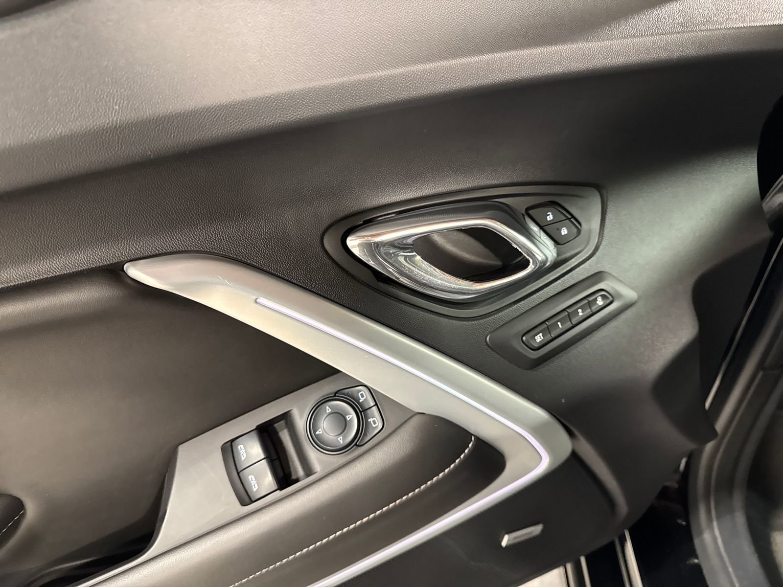 Used 2016 Chevrolet Camaro SS RWD image 16