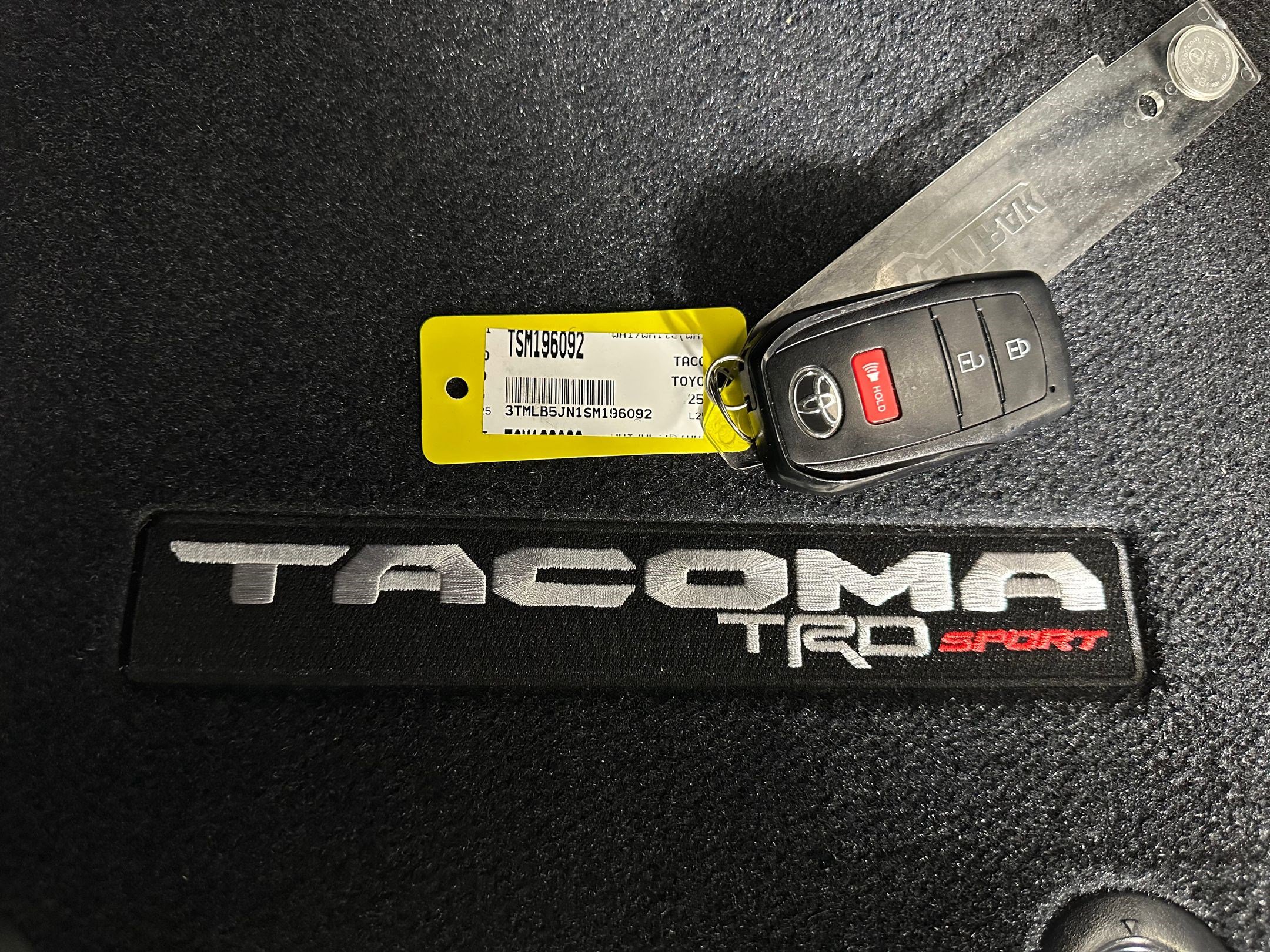 Used 2025 Toyota Tacoma TRD Sport AWD/4WD image 29