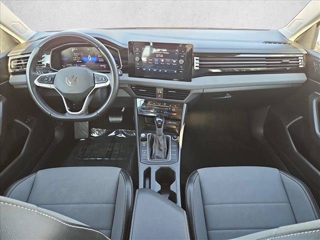 Used 2025 Volkswagen Jetta SE FWD image 12