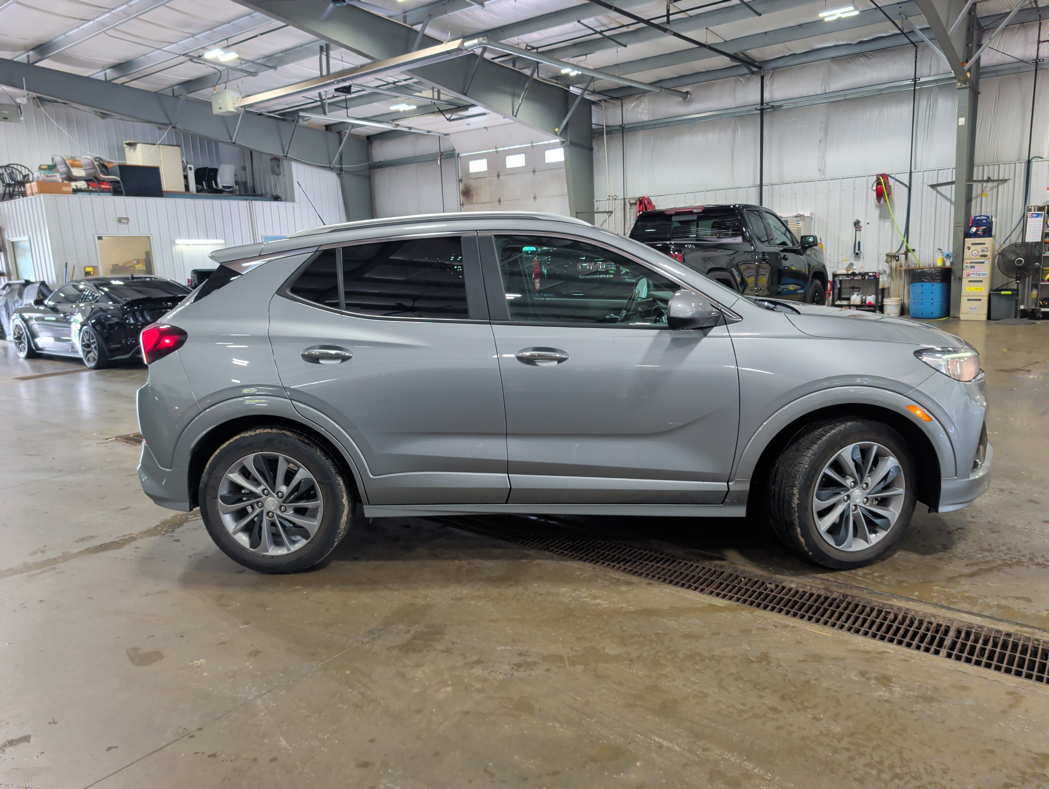 Used 2023 Buick Encore GX Select w/ Sport Touring Package FWD image 2