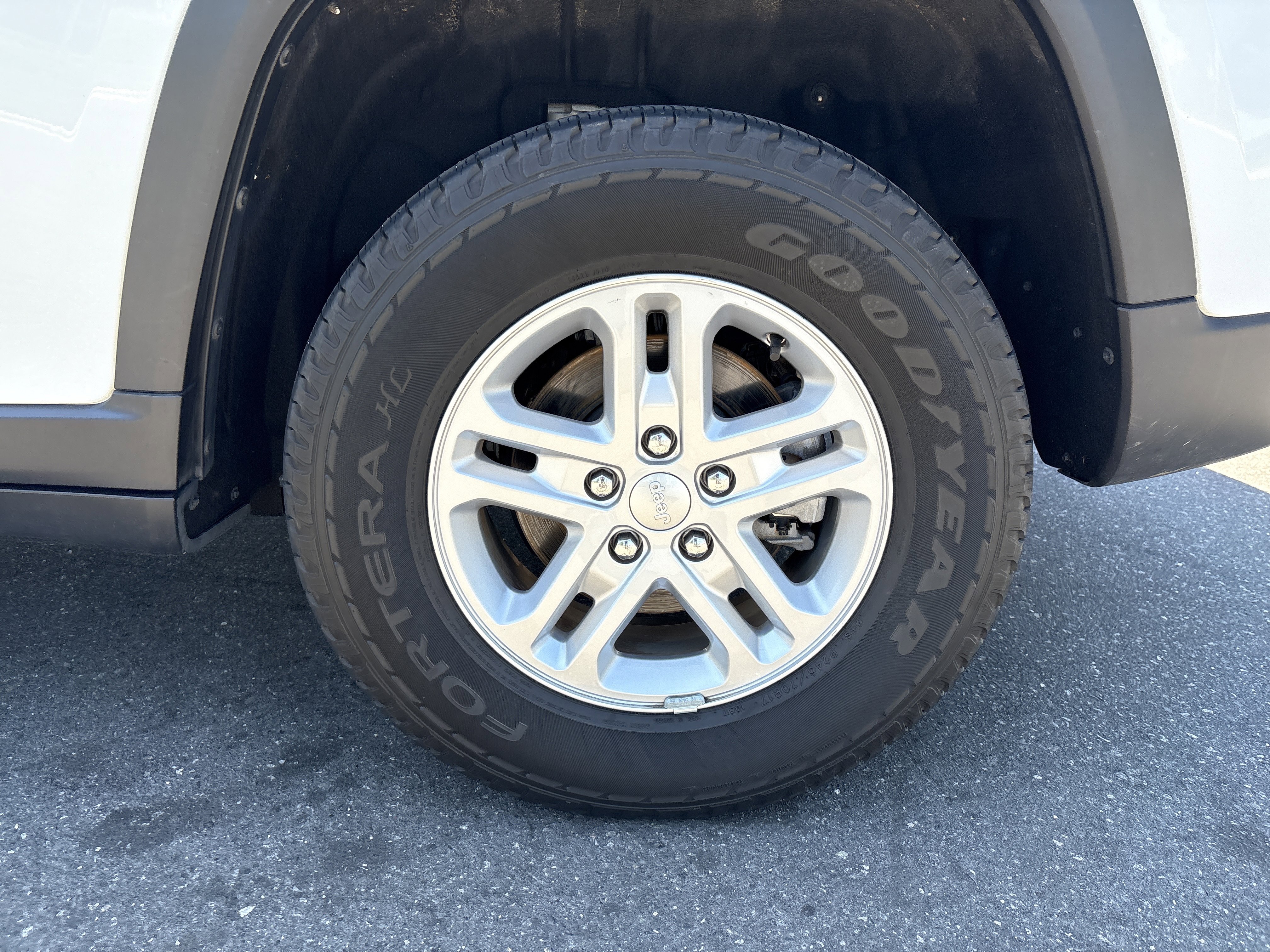Certified 2023 Jeep Grand Cherokee Laredo RWD image 13