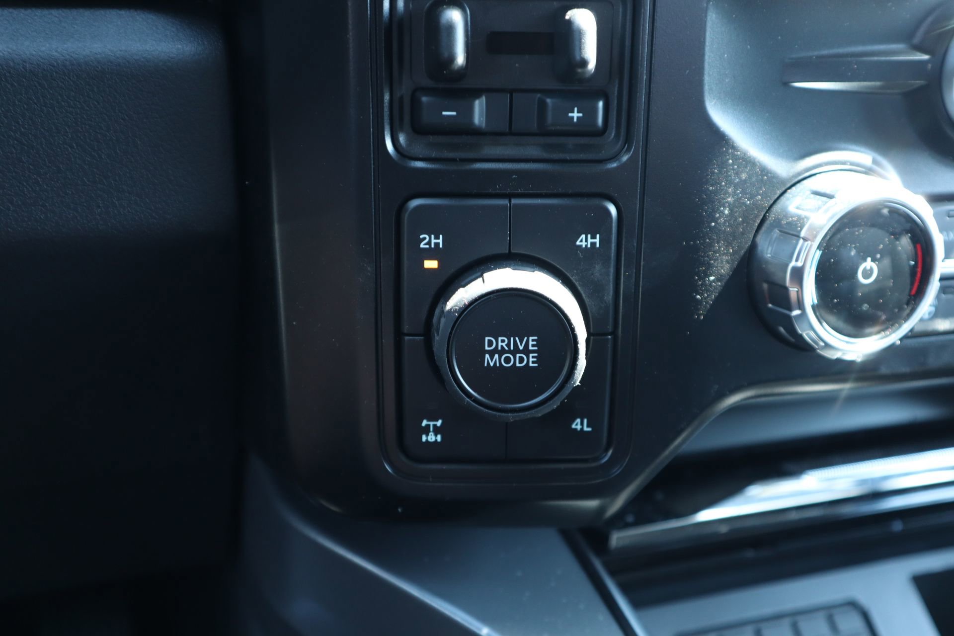 New 2026 Ford F250 Lariat w/ Black Appearance Package AWD/4WD image 9