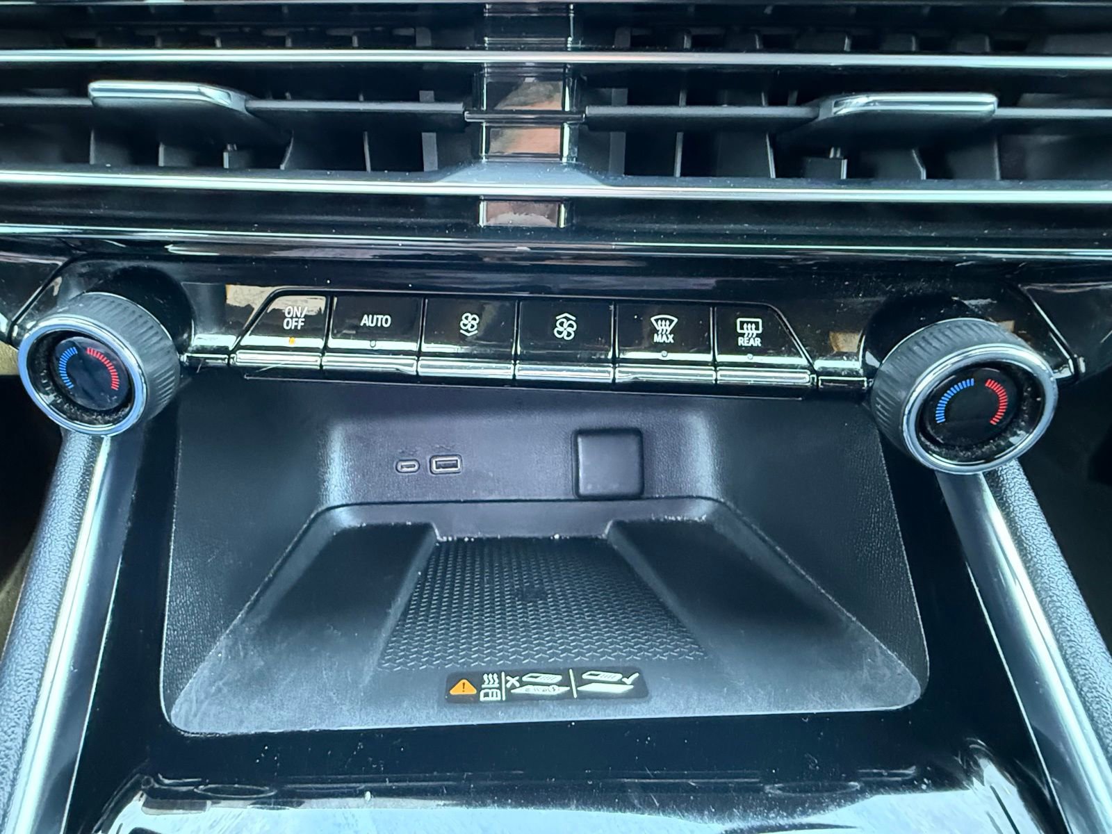 Used 2025 Chevrolet Traverse LT FWD image 25