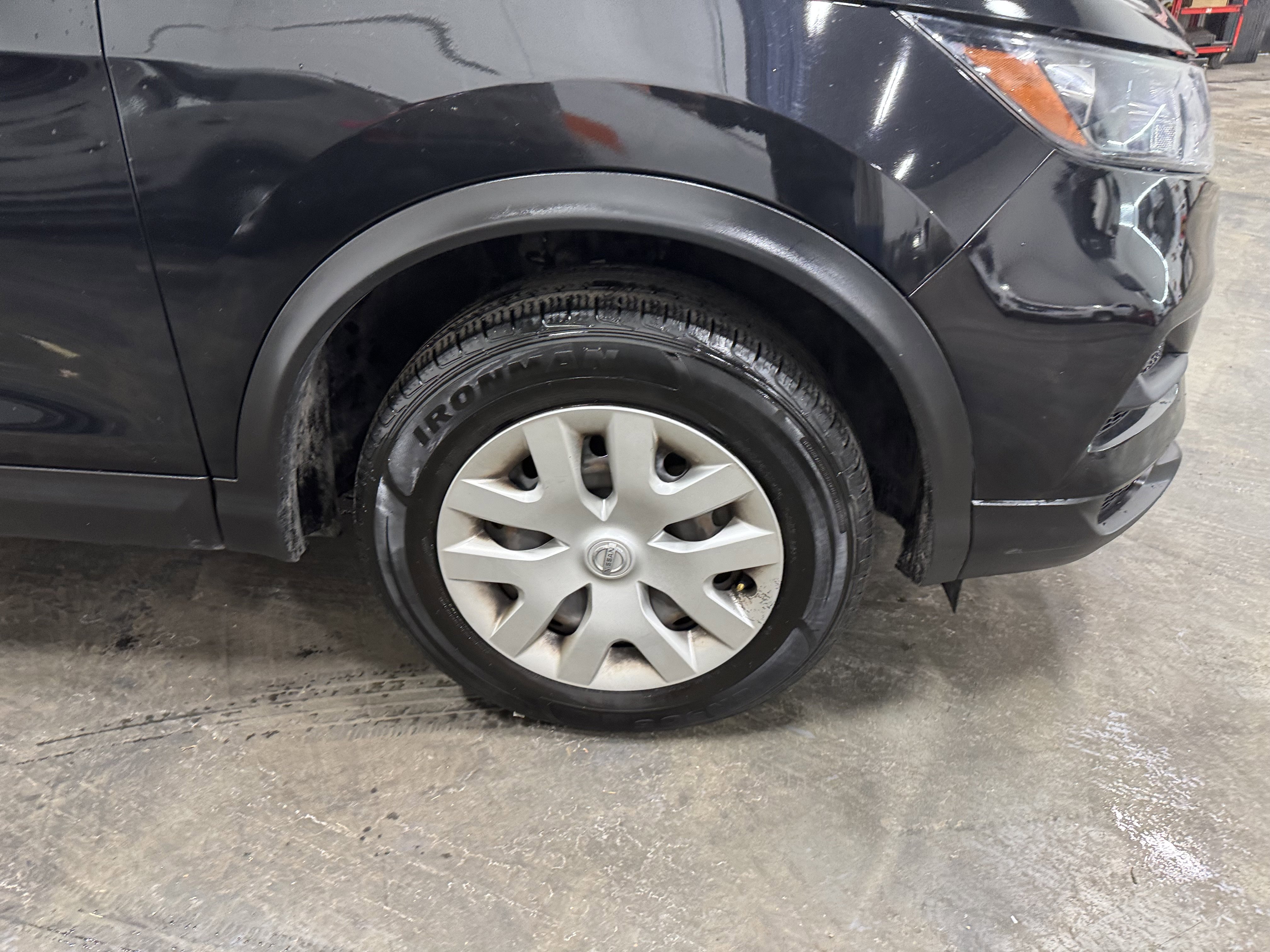 Used 2020 Nissan Rogue Sport S image 10