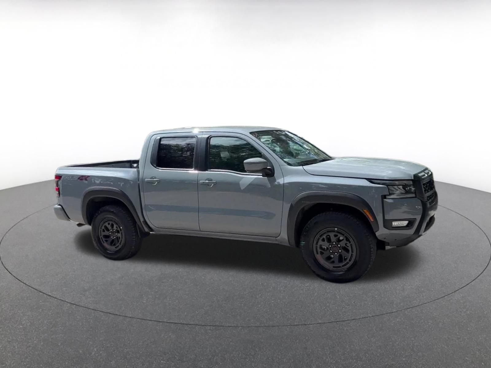 Used 2026 Nissan Frontier PRO-4X AWD/4WD image 2