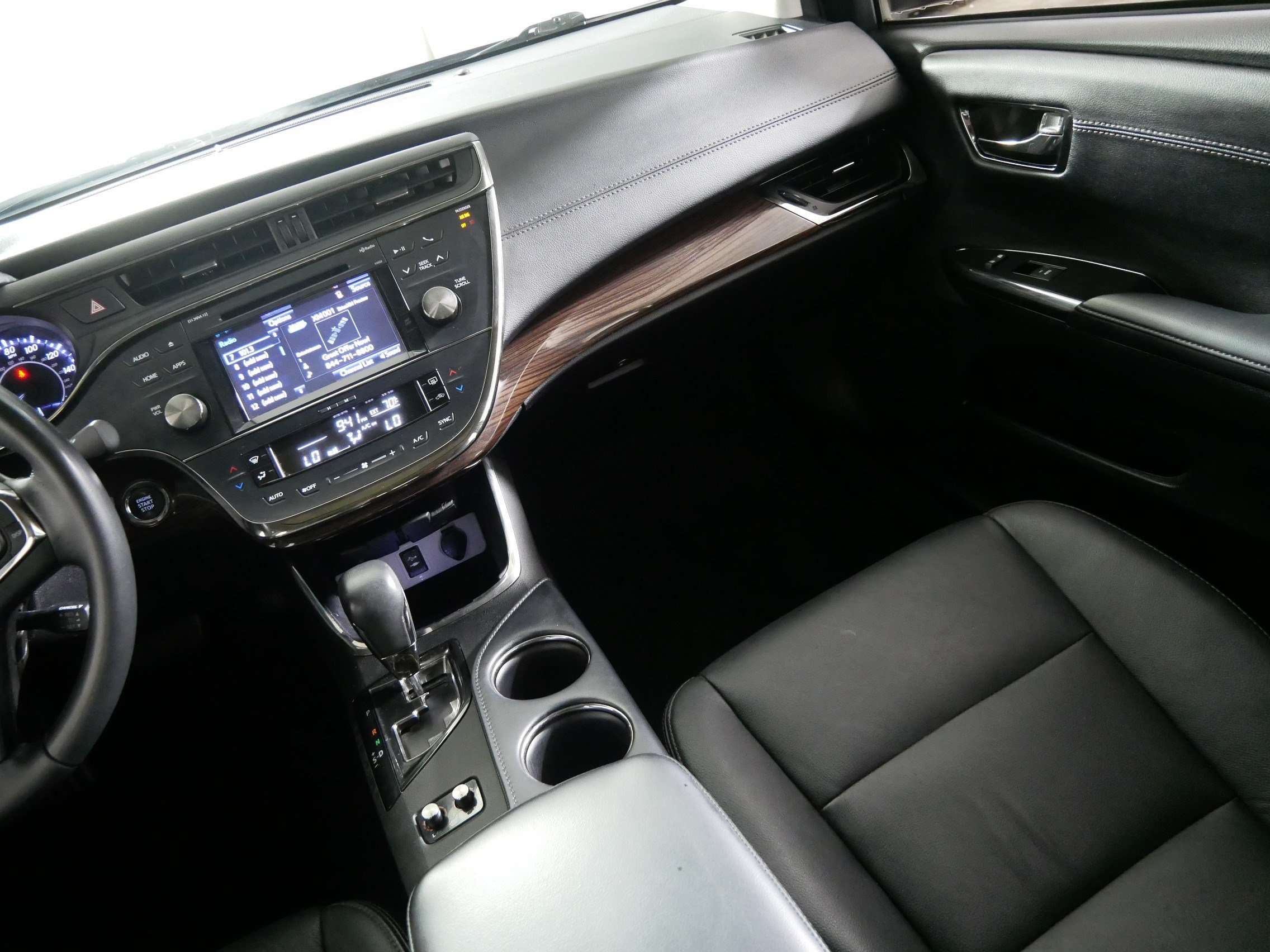 Used 2015 Toyota Avalon XLE Touring FWD image 11