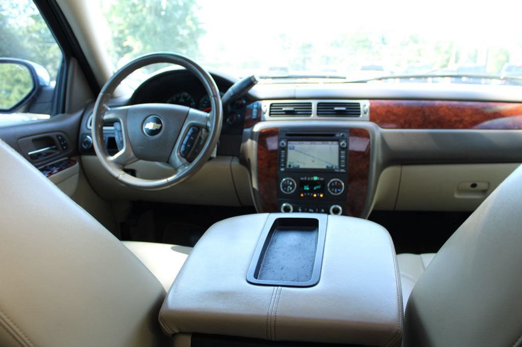 Used 2011 Chevrolet Suburban LTZ RWD image 11
