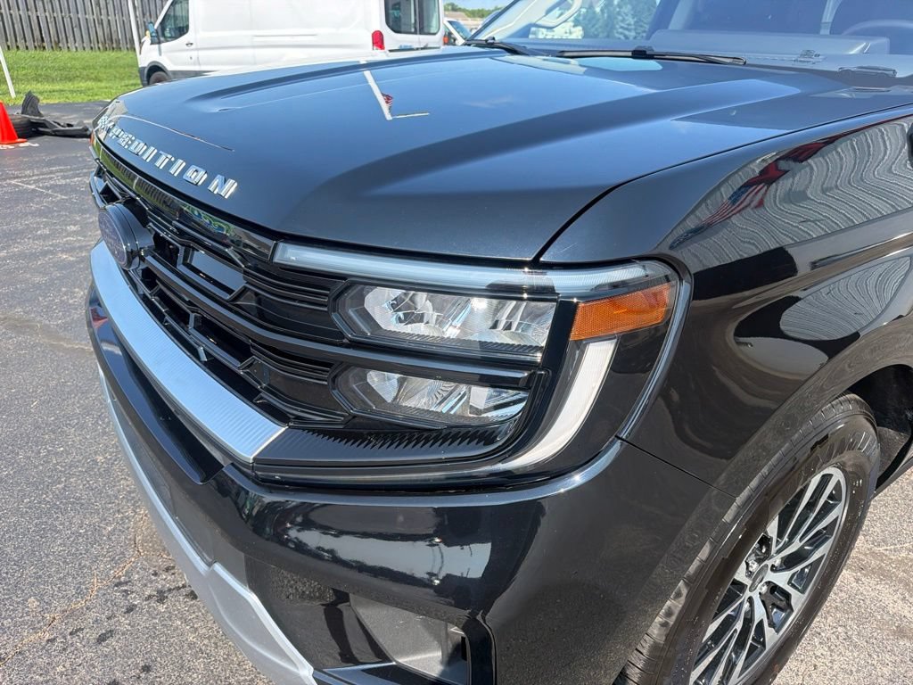 Used 2025 Ford Expedition Platinum AWD/4WD image 16