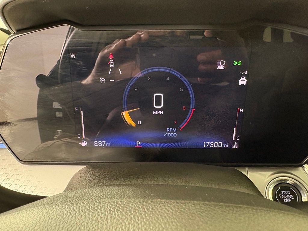 Used 2025 Chevrolet Trax LT FWD image 26