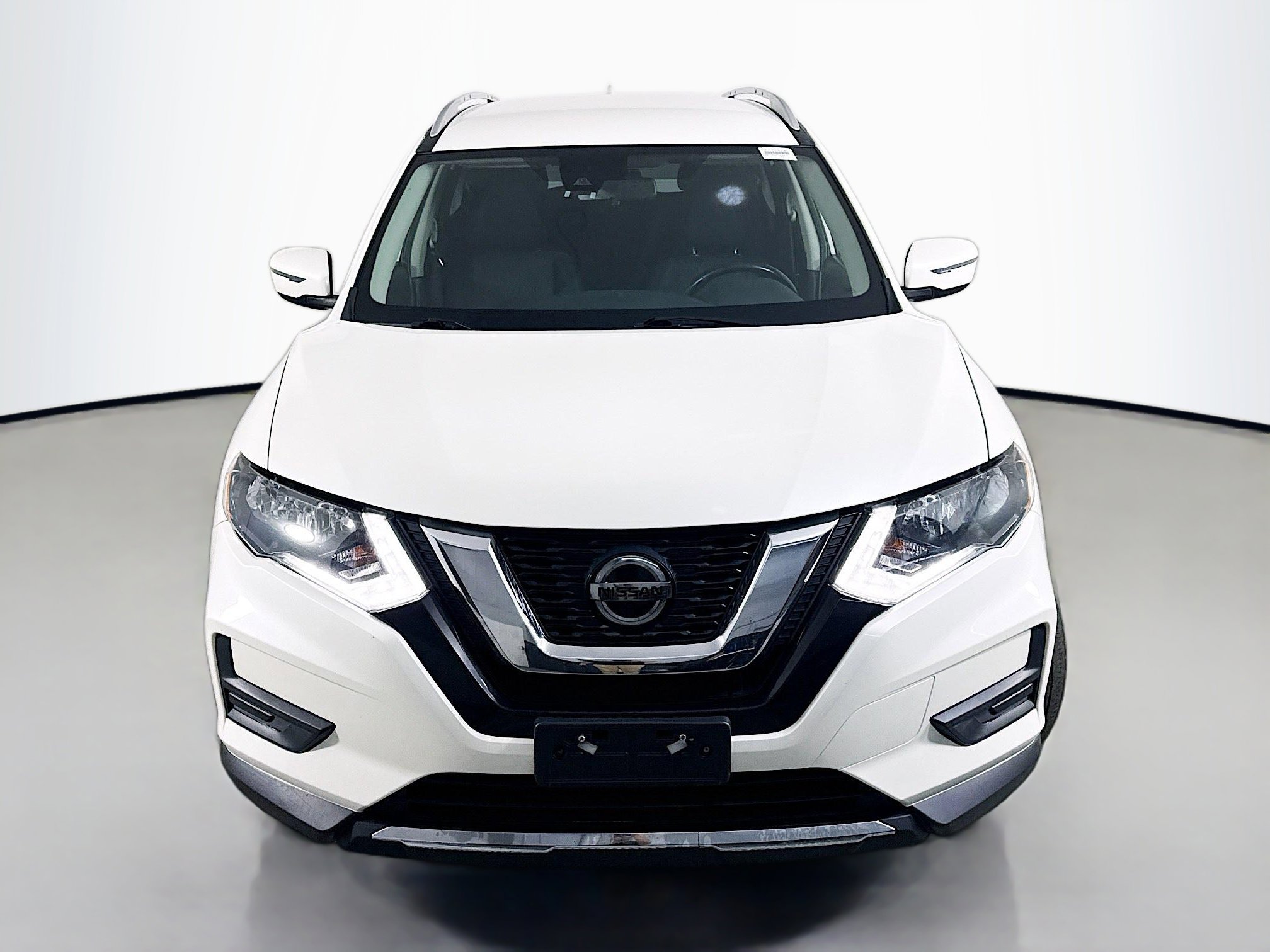 Used 2019 Nissan Rogue SV image 2