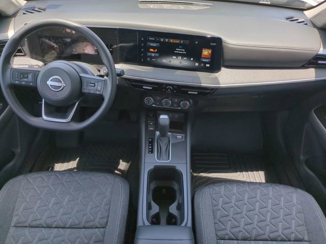 Used 2025 Nissan Kicks SV FWD image 16