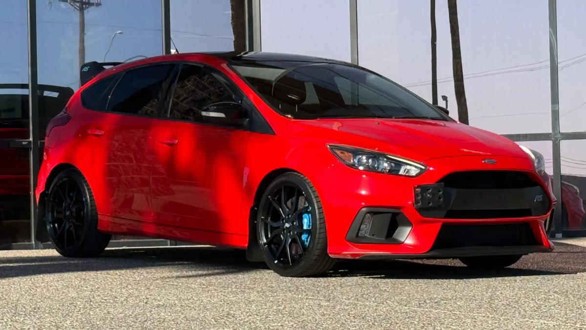 Used 2018 Ford Focus RS AWD/4WD image 17
