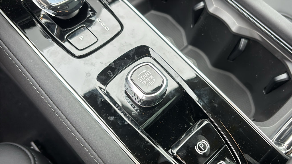 New 2027 Volvo XC90 T8 Plus AWD/4WD image 16