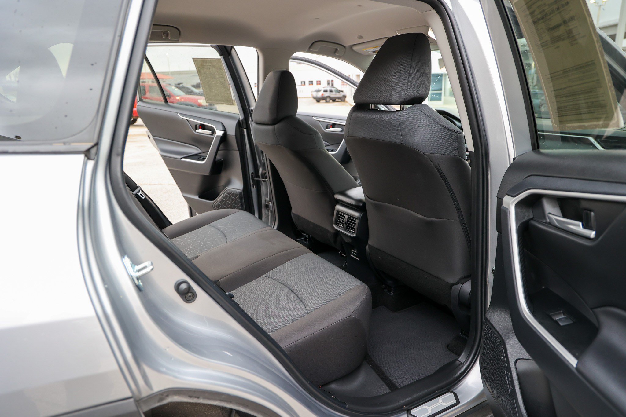 Certified 2025 Toyota RAV4 XLE FWD image 39