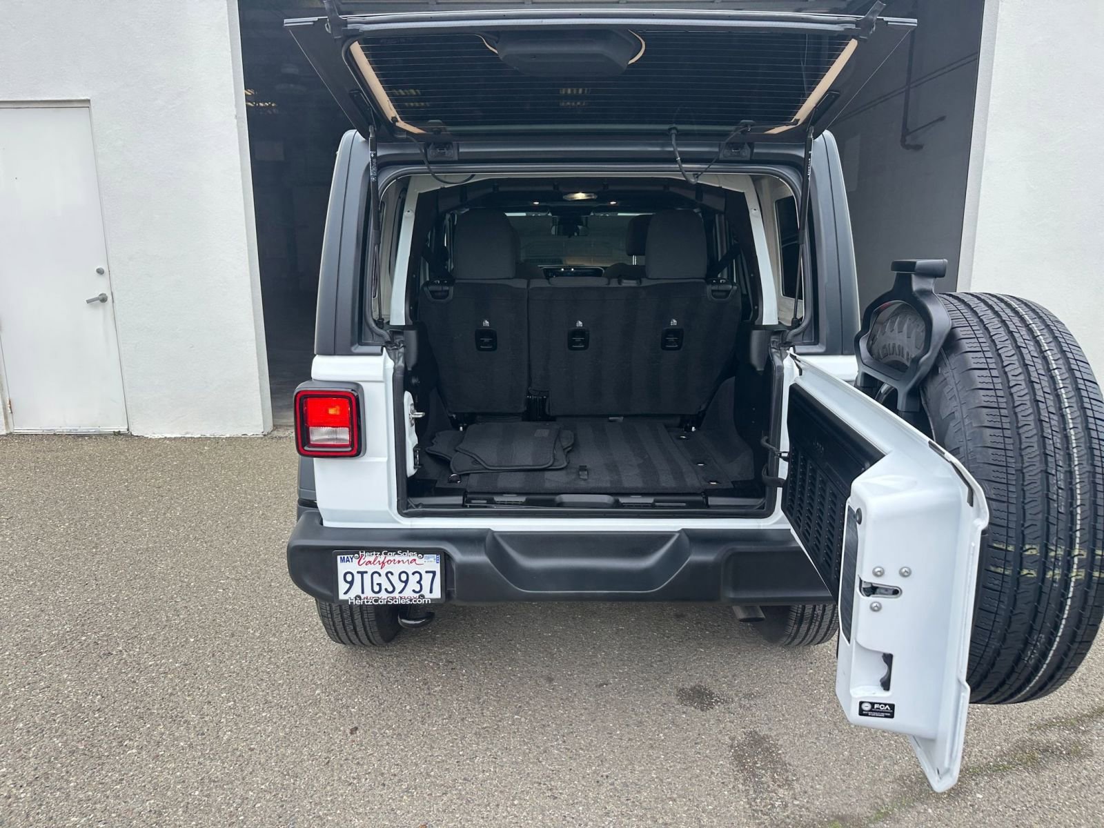 Used 2025 Jeep Wrangler Sport S image 31