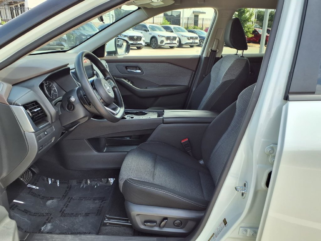 Used 2022 Nissan Rogue SV FWD image 12