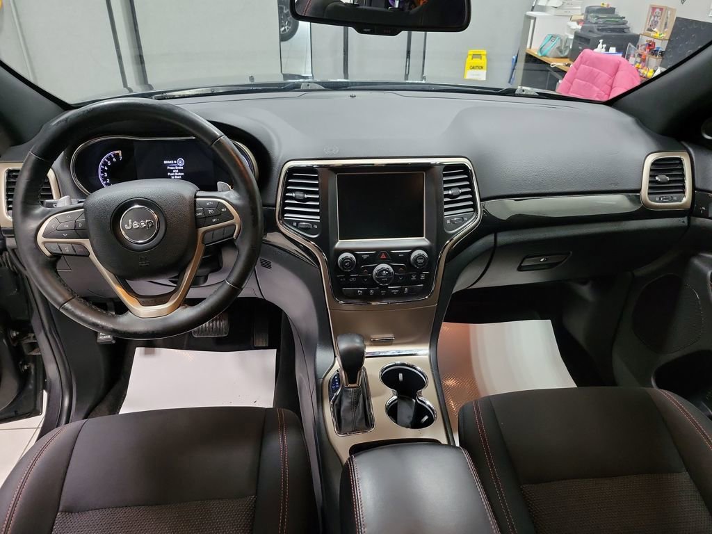 Used 2016 Jeep Grand Cherokee Laredo 75th Anniversary image 36