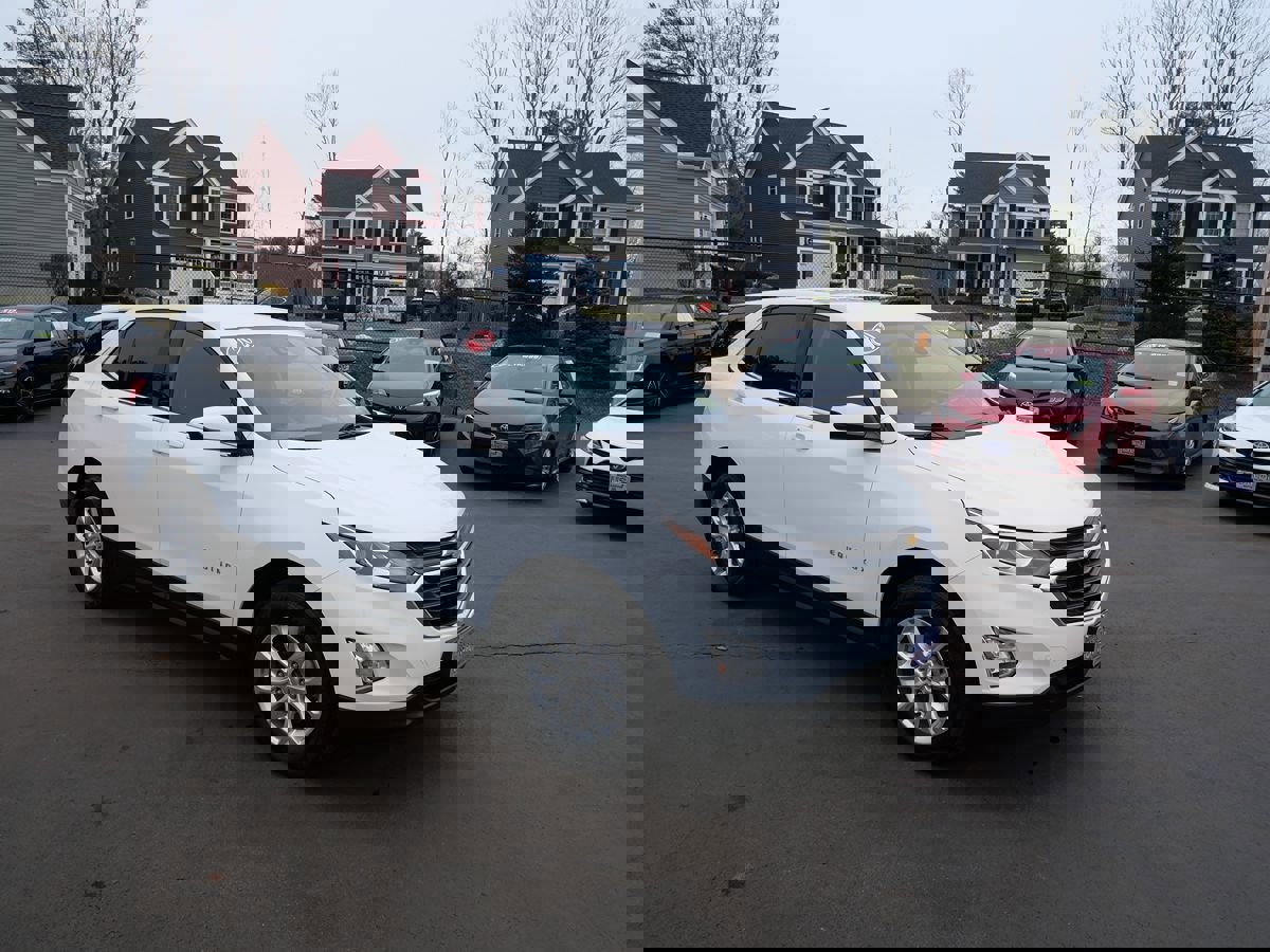 Used 2020 Chevrolet Equinox LT image 2