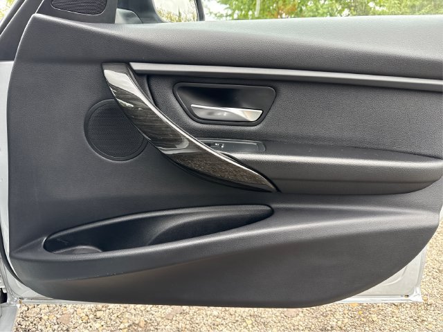 Used 2018 BMW 320i xDrive Sedan AWD/4WD image 24