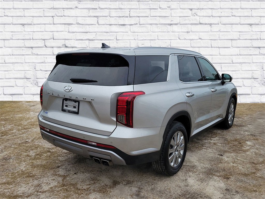 Used 2024 Hyundai Palisade SEL image 2