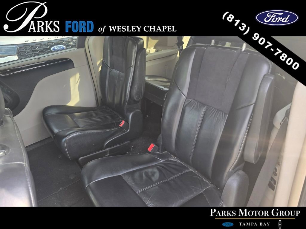 Used 2015 Chrysler Town & Country Limited Platinum FWD image 8