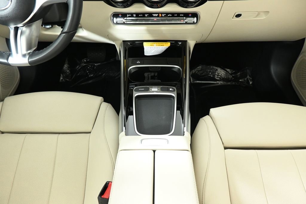 Used 2025 Mercedes-Benz GLB 250 4MATIC image 23