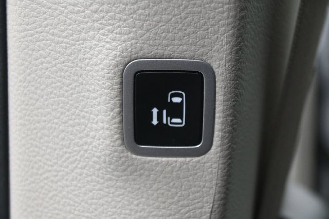 Used 2024 Chrysler Pacifica Touring-L FWD image 15