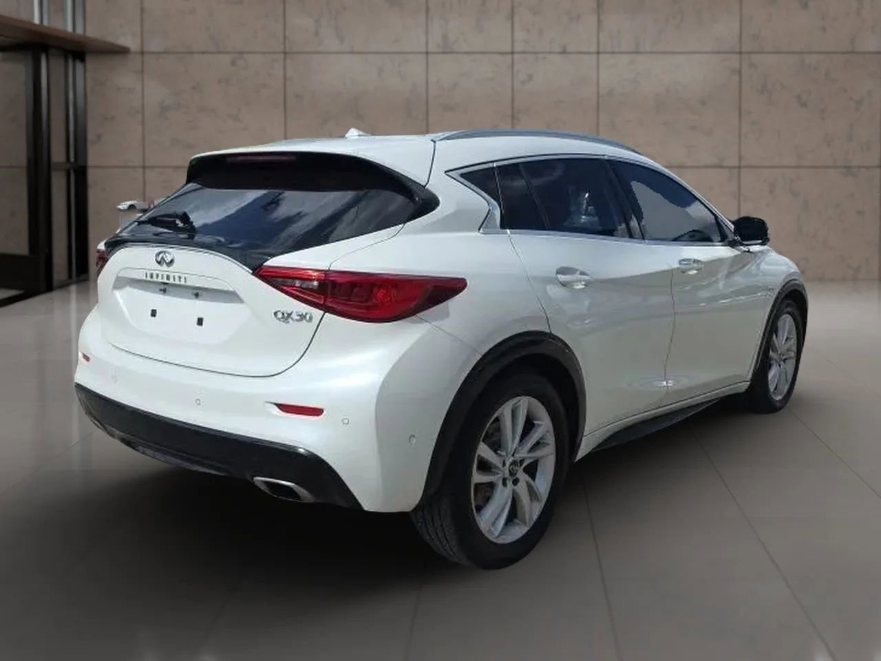 Used 2017 INFINITI QX30 Premium w/ Technology Package image 7