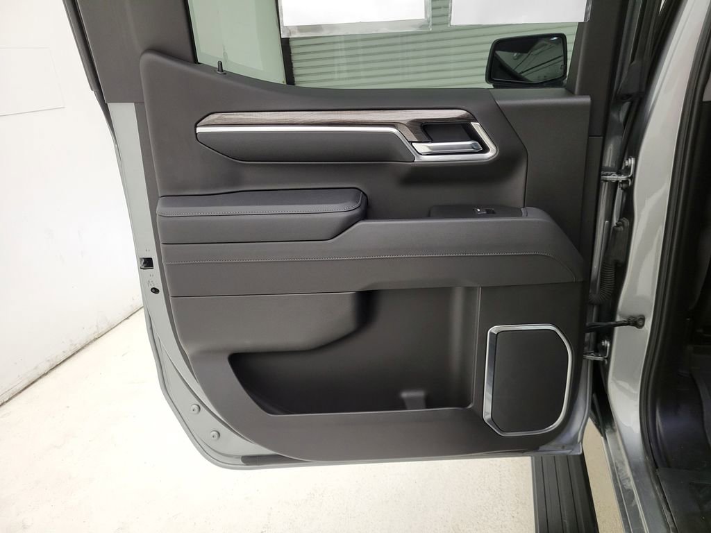 Used 2025 Chevrolet Silverado 1500 LTZ image 49