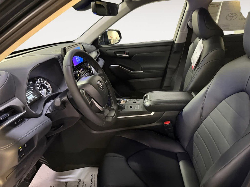 New 2026 Toyota Highlander XLE image 9
