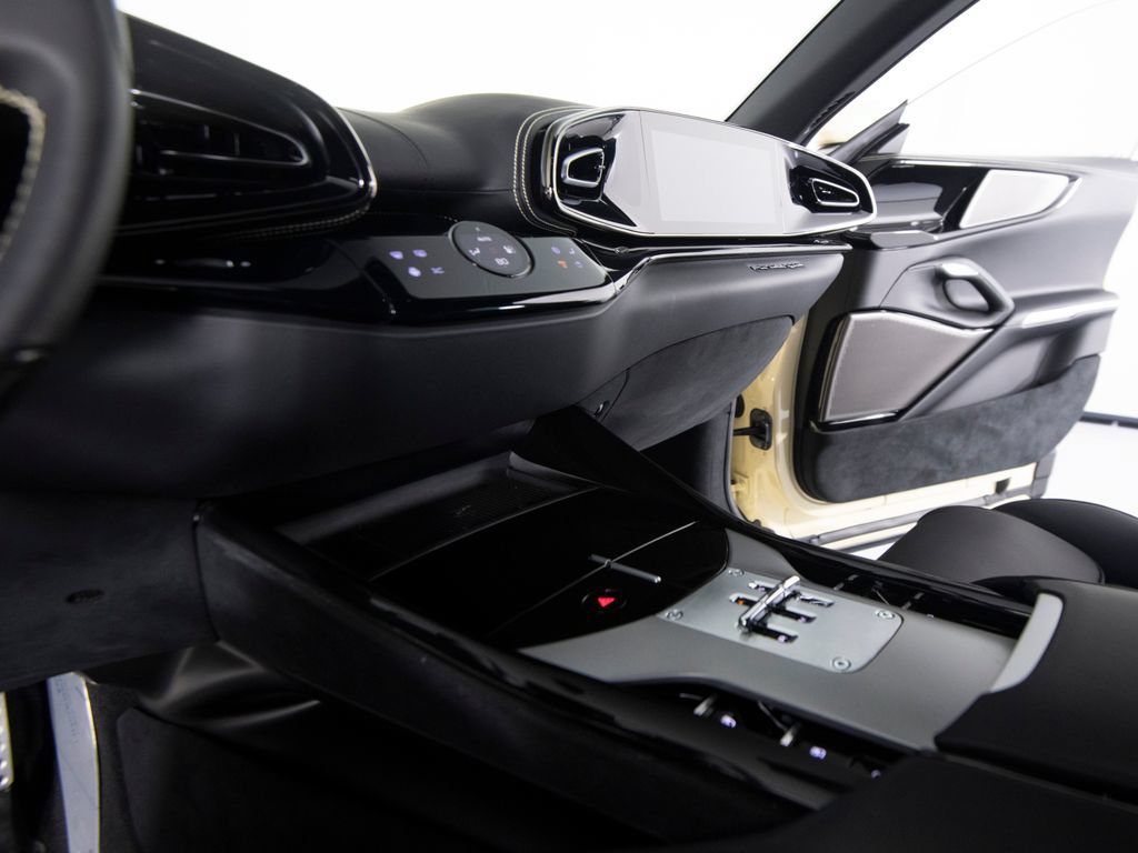 Used 2025 Ferrari Purosangue AWD/4WD image 27