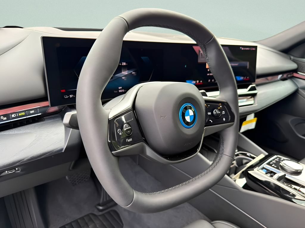 New 2027 BMW i5 eDrive40 w/ Premium Package RWD image 13