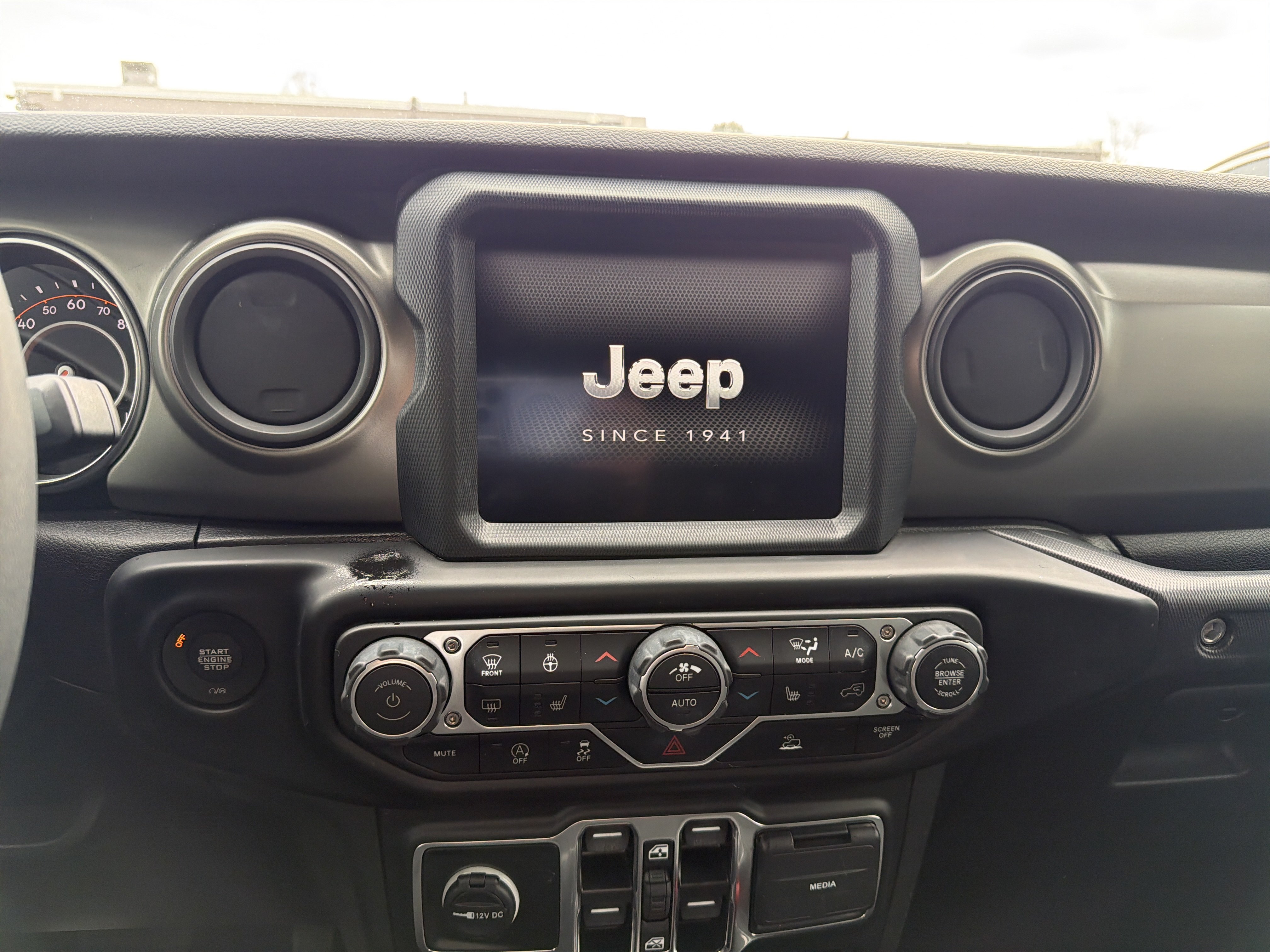 Used 2023 Jeep Wrangler Unlimited Willys AWD/4WD image 15