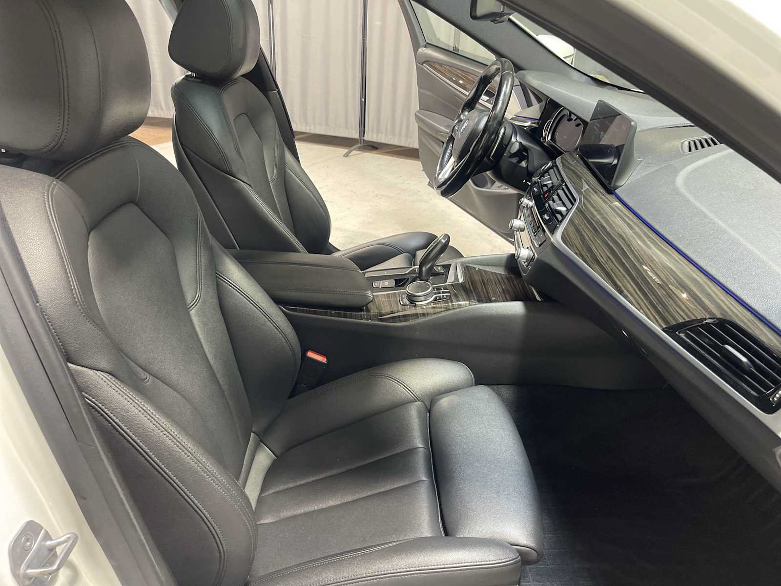 Used 2018 BMW 530e xDrive AWD/4WD image 14
