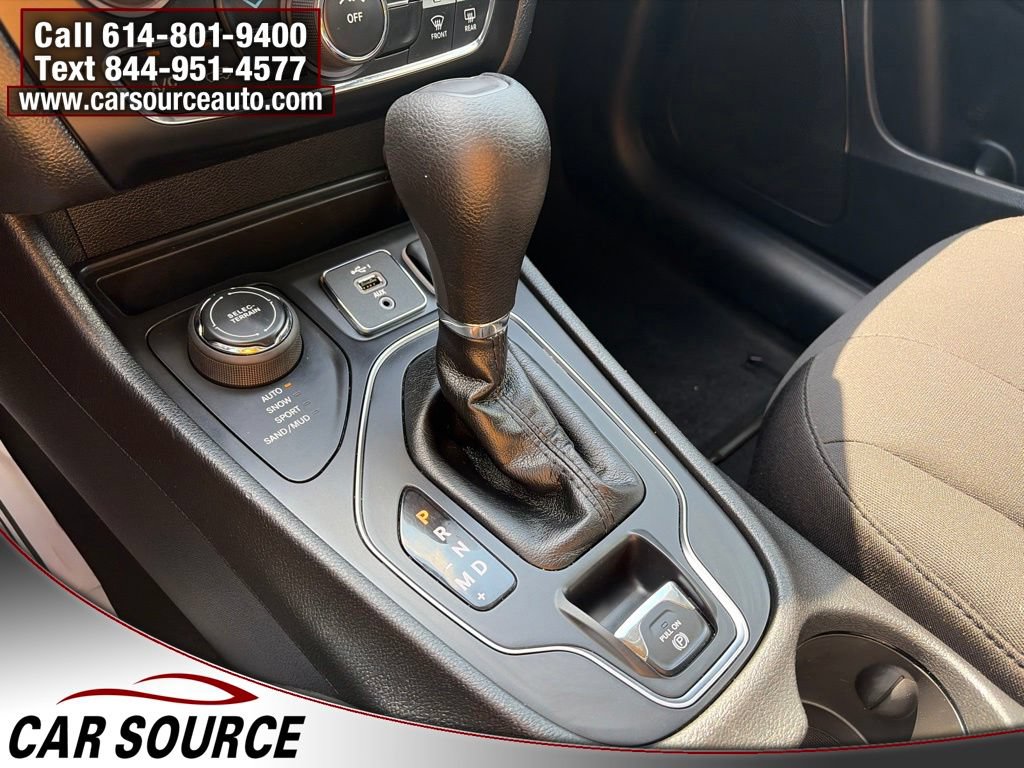 Used 2019 Jeep Cherokee Latitude w/ Popular Appearance Group AWD/4WD image 22