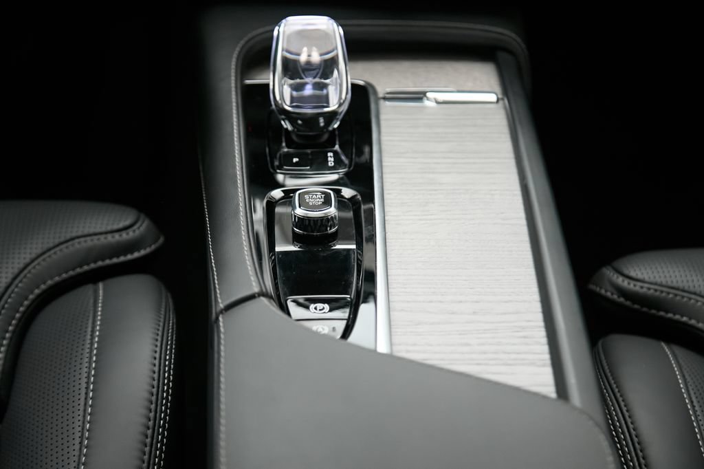 Certified 2024 Volvo XC90 B6 Ultimate AWD/4WD image 32