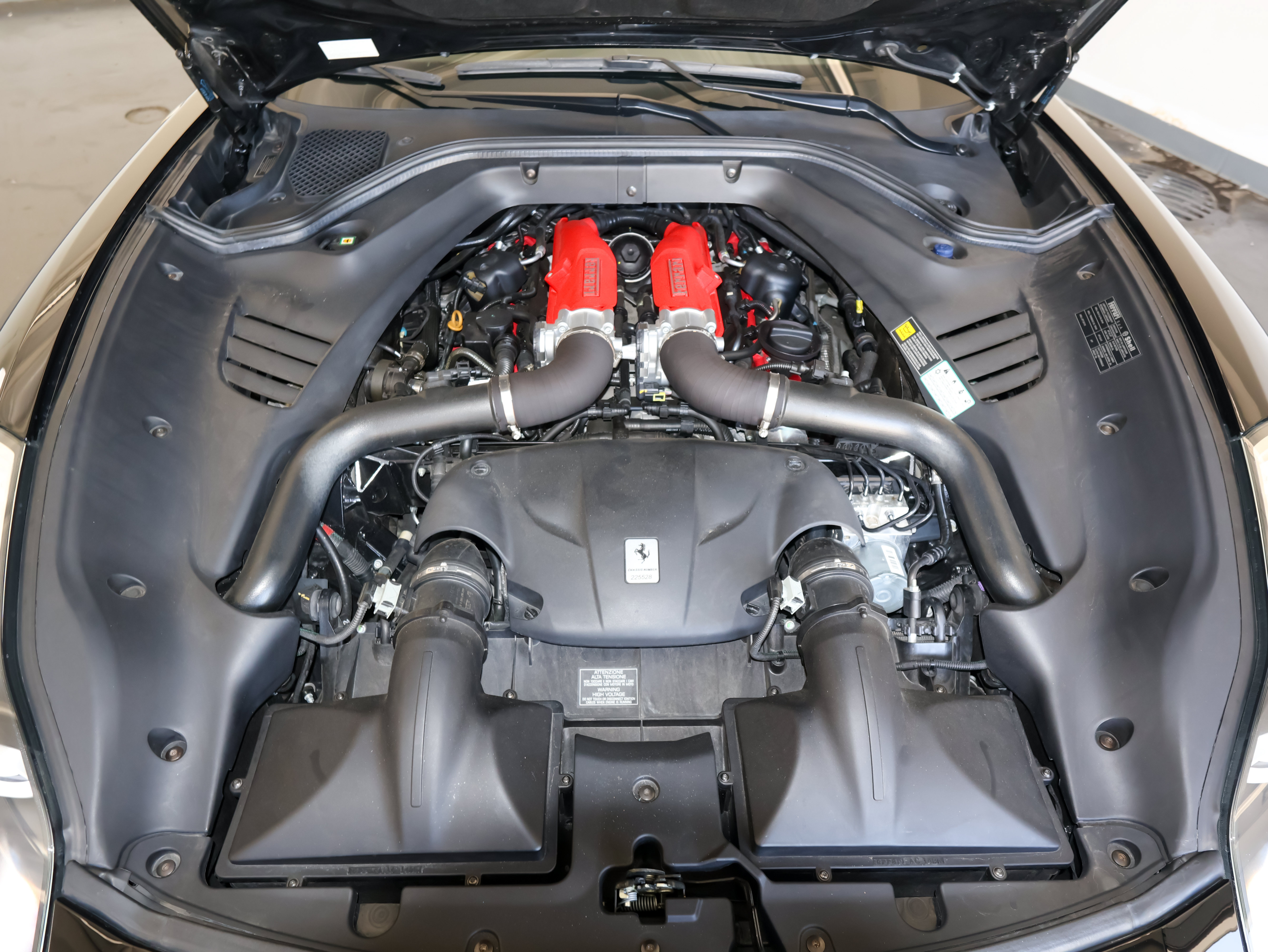 Used 2017 Ferrari California T RWD image 53