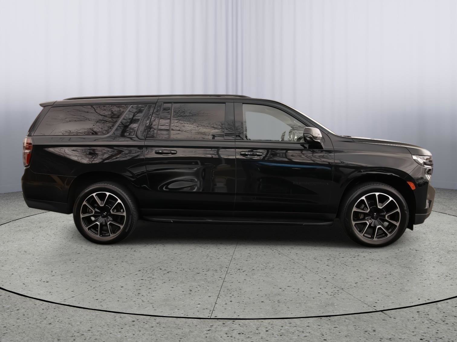 Used 2023 Chevrolet Suburban RST w/ Luxury Package AWD/4WD image 25